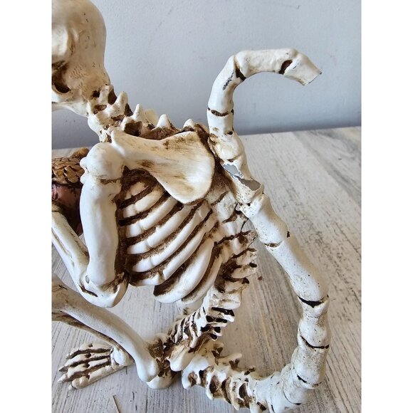 Squirrel skeleton statue figurine as is Halloween decor nut acorn‎ unique - Picture 3 of 8